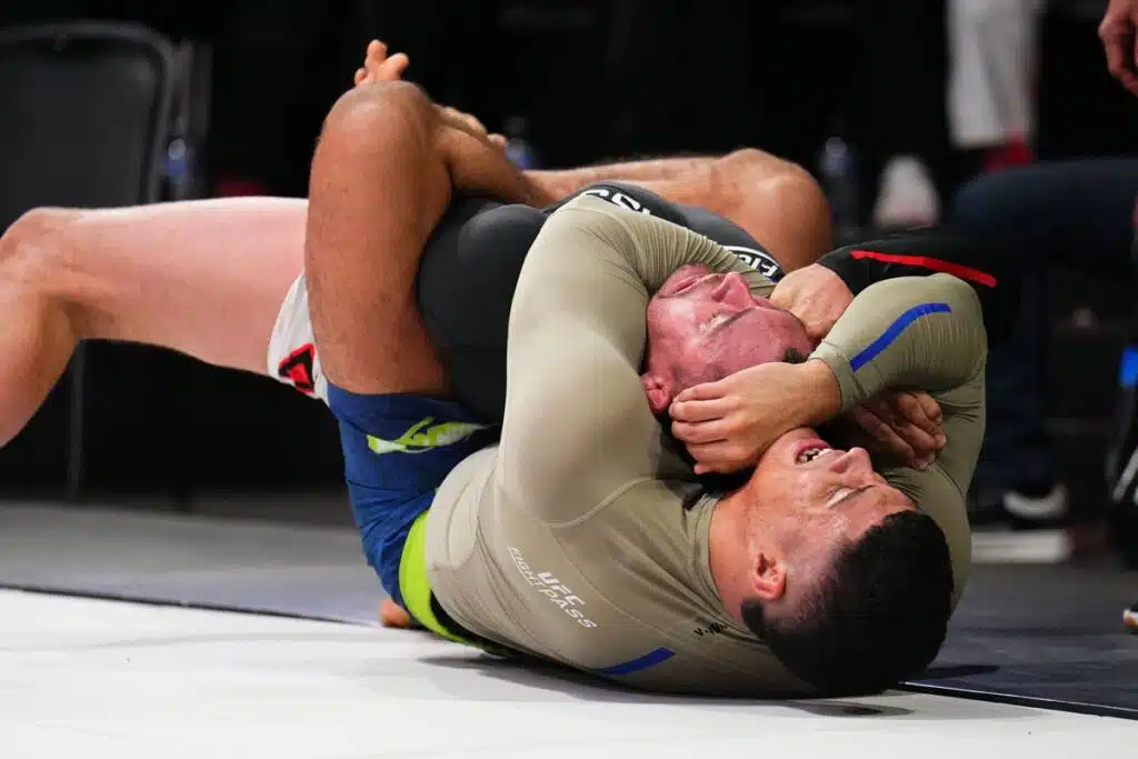 Victor Hugo taps Nicky Rod at UFC Fight Pass Invitational 10